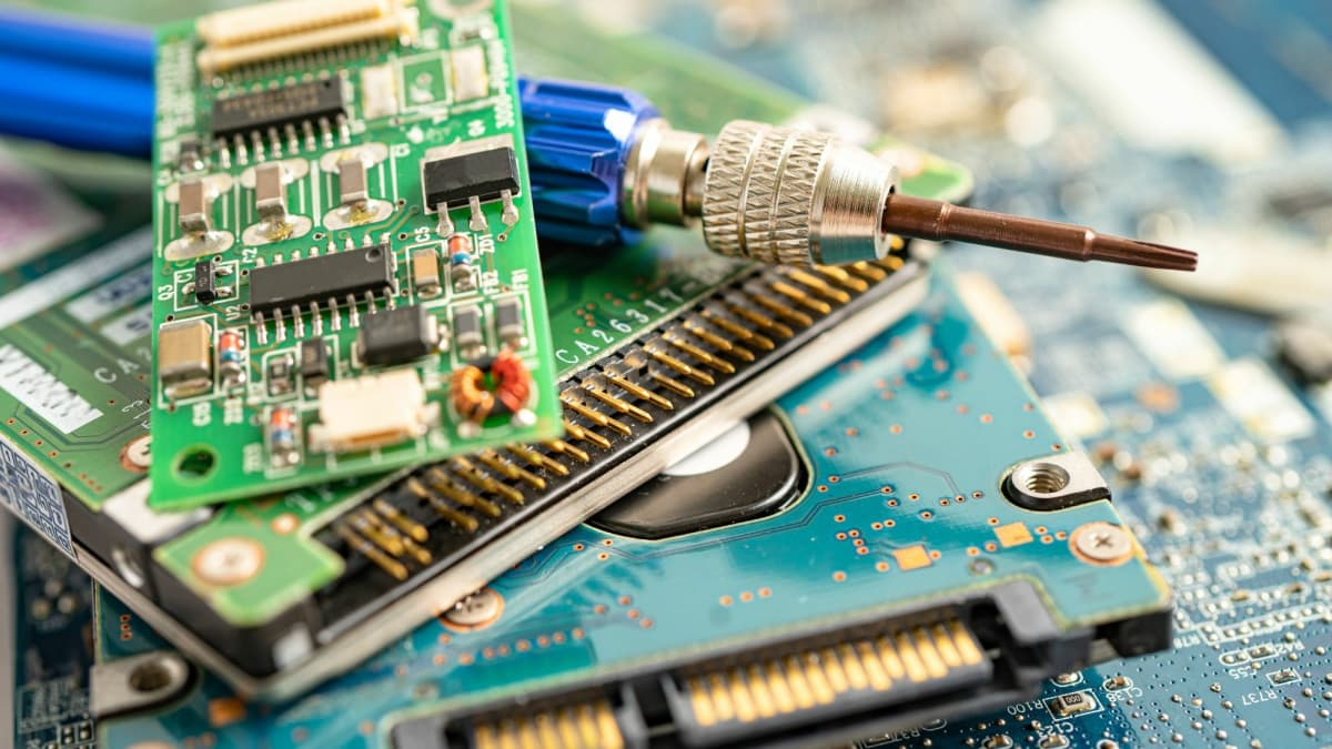 تامین تجهیزات سخت افزاری